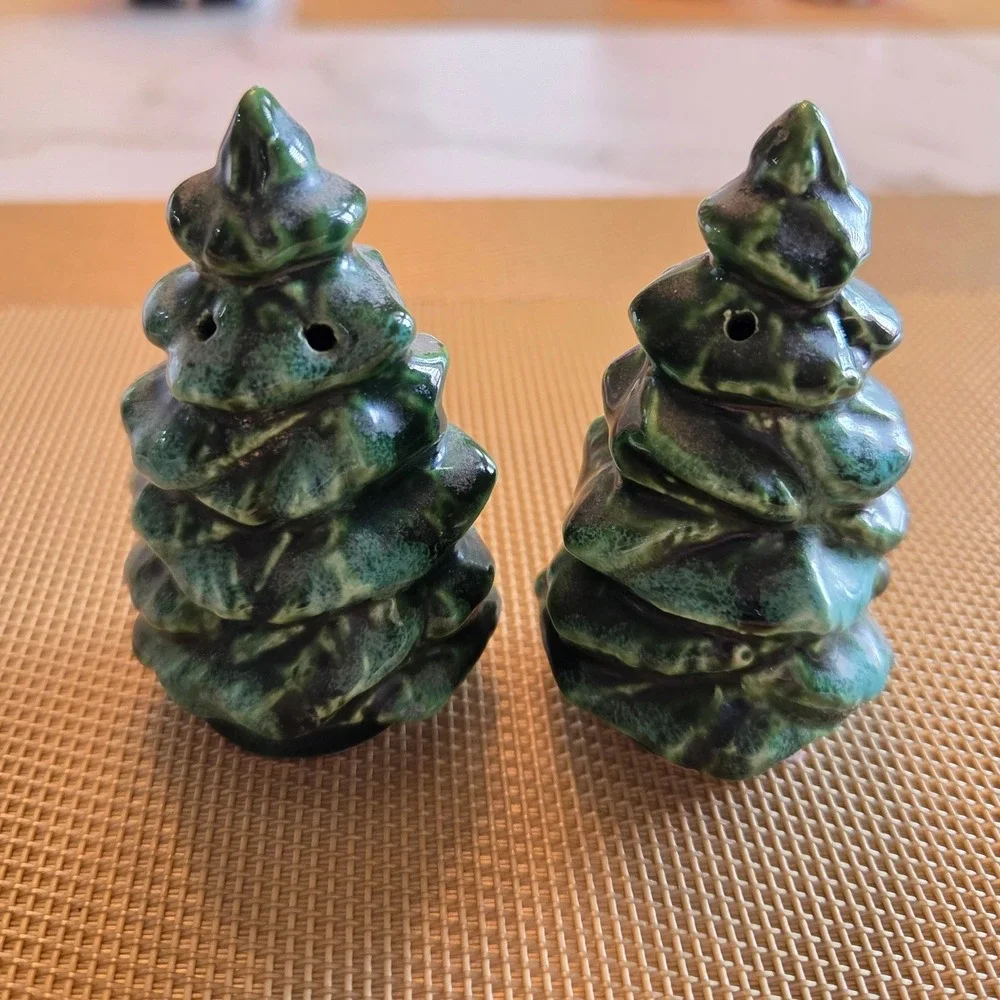 Vintage Christmas Tree Salt Pepper Shakers Ceramic Green Holiday Kitchen Decor‎